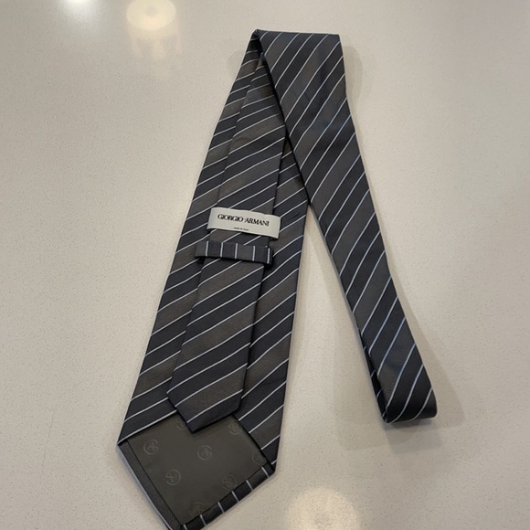 Giorgio Armani silk tie 56.5” x 3.75” - Picture 2 of 2